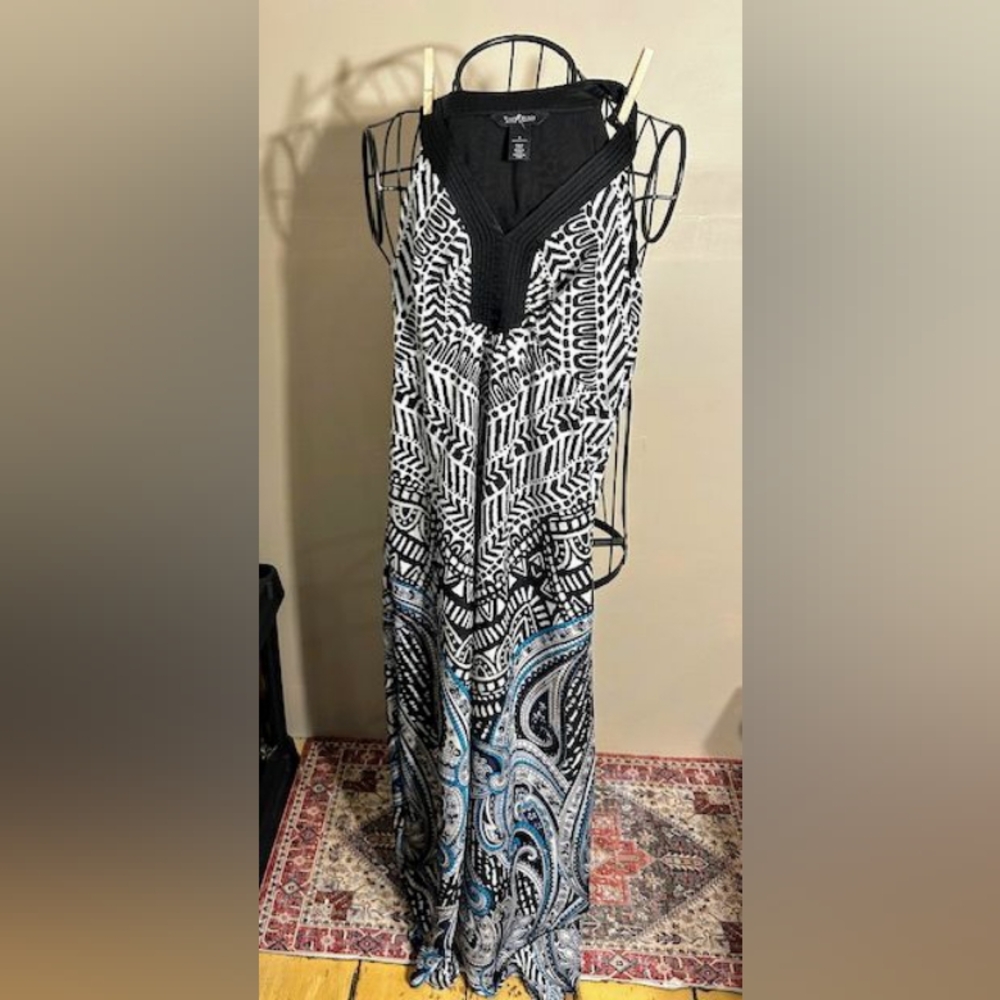 White House Black Market Black White and Blue Printed Maxi Dress